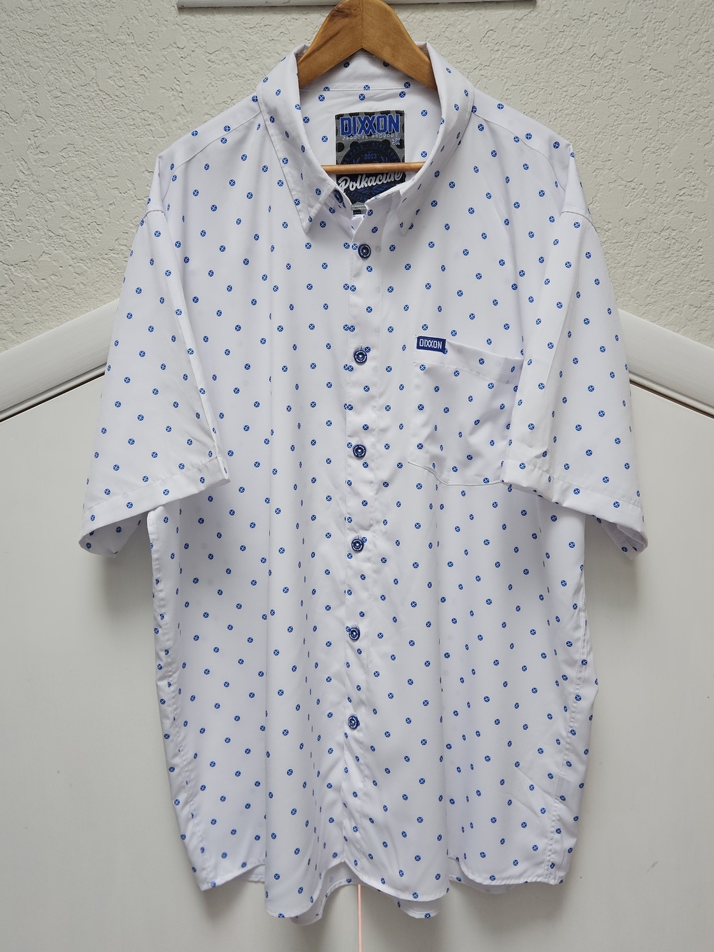DIXXON Men's Short-Sleeve Button-Up Shirt - White with Blue Dot Print